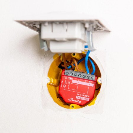 Shelly 1PM Gen4 – Interruttore smart con misurazione consumi 16A, Wi‑Fi + Zigbee + Bluetooth, Matter, Web UI