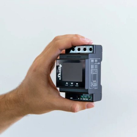 Shelly Pro 4PM v.2 – Interruttore smart DIN 4 canali con misurazione consumi per canale, 16A/canale (40A tot)