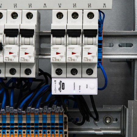 Shelly 3EM‑63T Gen3 – Misuratore energia trifase/3 circuiti 63A con terminali piatti, Wi‑Fi/Bluetooth, log 7 giorni