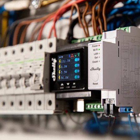 Shelly Pro EM‑50 – Contatore energia DIN 2 canali con 2 pinze CT 50A incluse, Wi‑Fi/LAN/Bluetooth, relè 2A