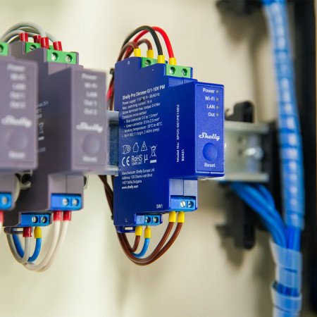 Shelly Pro Dimmer 0/1-10V PM – Controller smart 0-10V/1-10V su guida DIN con relè 16A