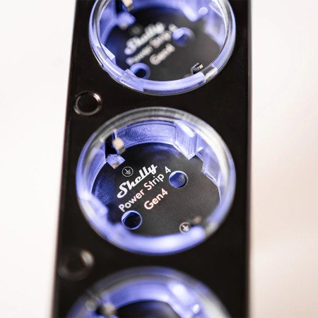 Shelly Power Strip 4 Gen4 – Ciabatta smart Wi‑Fi/Bluetooth/Zigbee a 4 prese con misurazione consumi individuale